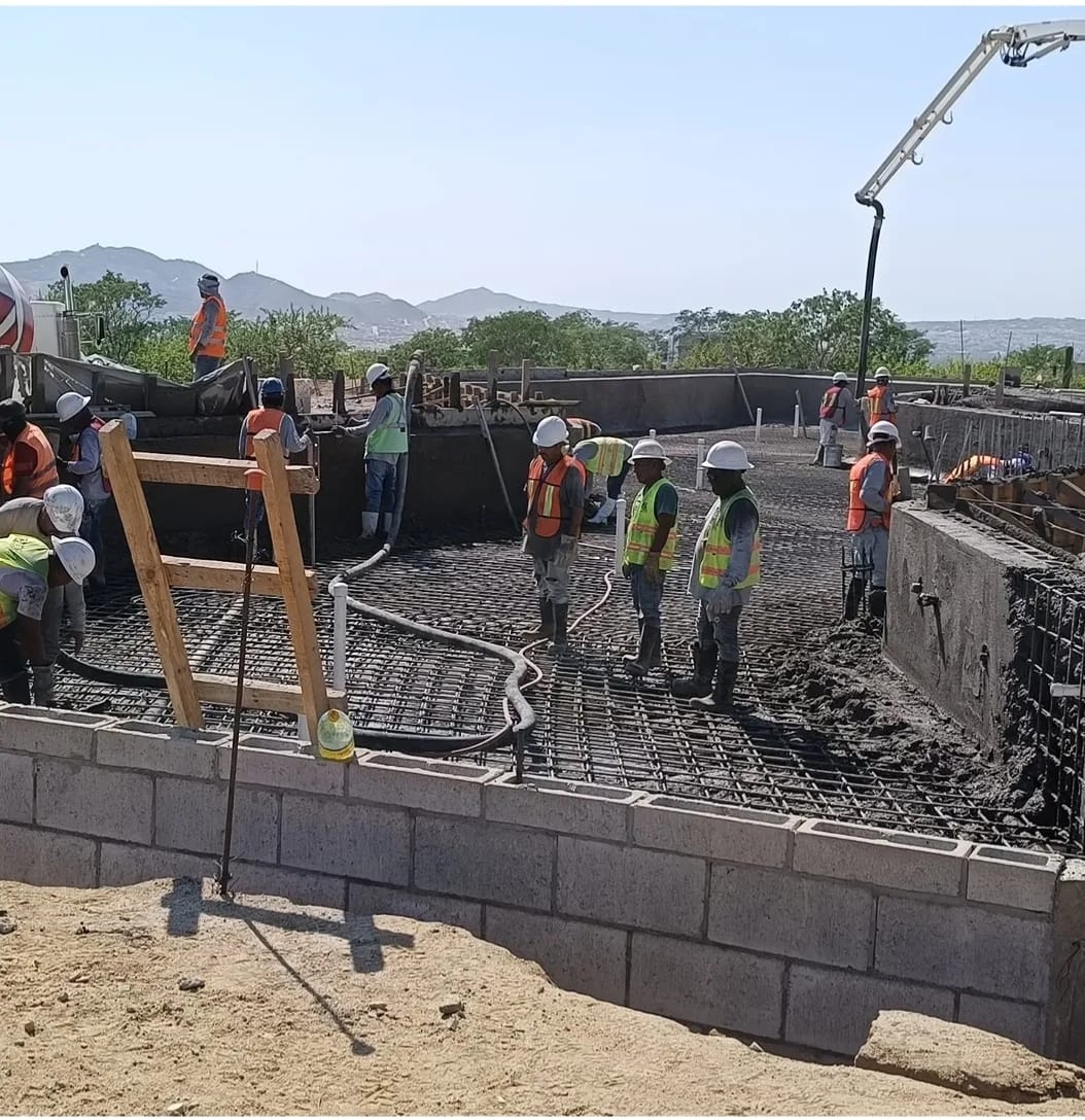 Construcción de alberca y preparación de estructura